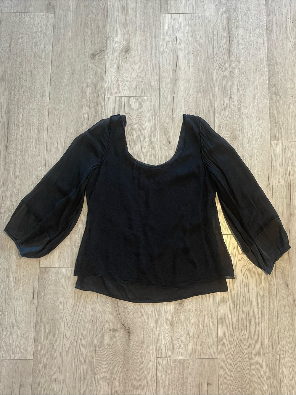 Diane von Furstenberg 100% Silk Balloon Sleeve Blouse - Black Scoopneck Top